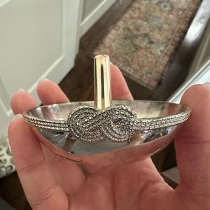 Vera Wang Infinity ring holder